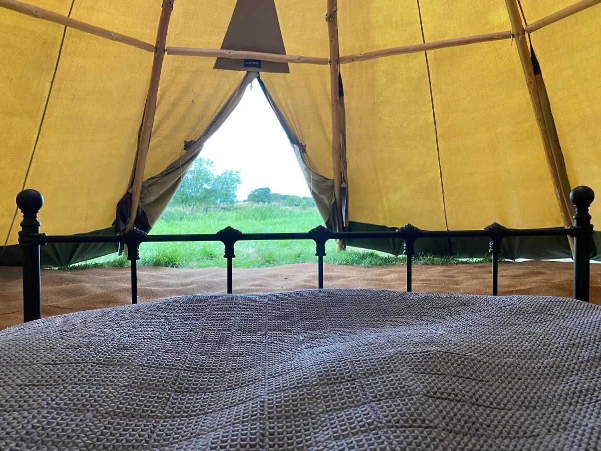 Hotel Devon Tipi Camp And Glamp Stoke Canon 0*,  Wielka Brytania